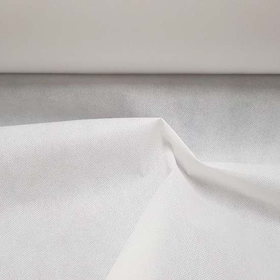 Polypropylene fabric - Hydrophobic non-woven fabric made of polypropylene. This fabric has many uses in hospitality such as tablecloths, table runners, decoration, promotional gifts, coat racks ... also for home-made manufacture of hygienic ma