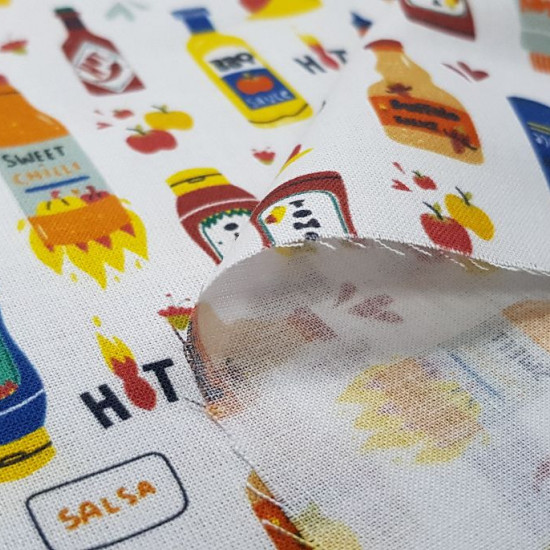 Cotton Spicy Sauces fabric - Organic cotton fabric with drawings of containers of hot sauces such as tabasco, barbecue sauce, among others... on a white background. The fabric is 150cm wide and its composition is 100% cotton.