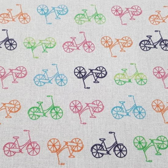 Cotton Bicycles Colors fabric - Children's cotton fabric with drawings of colored bicycles on a white background. The fabric is 150cm wide and its composition is 100% cotton.