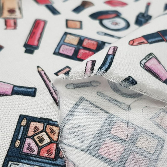 Tela Algodón Maquillaje - Tela de algodón con dibujos de utensilios y accesorios de maquillaje sobre fondo blanco. La tela mide 150cm de ancho y su composición 100% algodón.