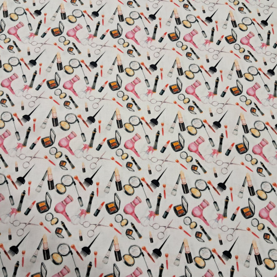 Tela Algodón Maquillaje - Tela de algodón con dibujos de utensilios y accesorios de maquillaje sobre fondo blanco. La tela mide 150cm de ancho y su composición 100% algodón.