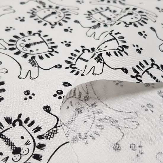 Cotton Safari Central Lions fabric - Cotton fabric with drawings of lions on a white background. This fabric is part of the Safari Central collection by Fabric Palette The fabric is 110cm wide and its composition is 100% cotton.