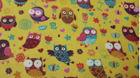 Tela Algodón Búhos Colores Amarillo - Tela de algodón ancho americano con dibujos de búhos de colores sobre un fondo de color amarillo mostaza con flores. Esta tela forma parte de la colección Happy Owls de The Craft Cotton Company