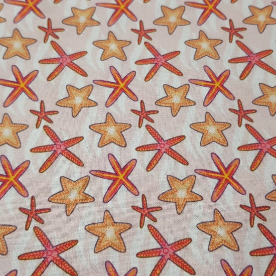 Tela Algodón Estrellas de Mar - Tela de algodón ancho americano con dibujos de estrellas de mar sobre un fondo claro. La tela mide 110cm de ancho y su composición 100% algodón.