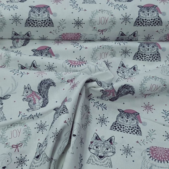 Cotton Christmas Forest Animals fabric - Christmas cotton fabric with drawings of animals and ornaments on a light background. The fabric is 110cm wide and its composition is 100% cotton.