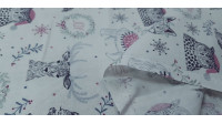 Tela Algodón Navidad Bosque Animales - Tela de algodón navidad ancho americano con dibujos de animales y adornos sobre un fondo claro. La tela mide 110cm de ancho y su composición 100% algodón.