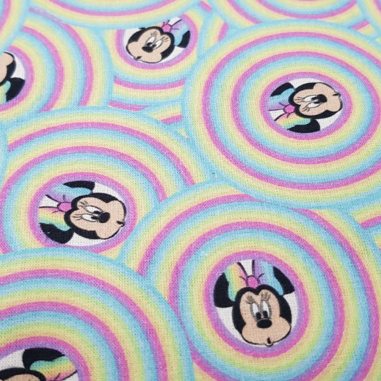 Tela Algodón Disney Minnie Burbujas Arcoiris - Tela de algodón licencia Disney con dibujos del personaje Minnie sobre arcoiris formando burbujas. La tela mide 150cm de ancho y su composición 100% algodón.