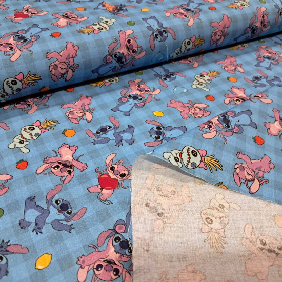 Tela Algodón Disney Stitch Angel Cuadro Vichy Tela de popelín de algodón con estampado de cuadro vichy azul y personajes de Stitch y Angel jugando con frutas y el muñeco Trapos