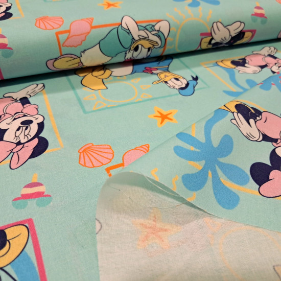 Tela popelín de algodón turquesa con estampado de Mickey, Minnie, Donald y Daisy con palmeras y conchas marinas