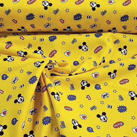 Tela Algodón Disney Mickey Hey Amarillo - Tela de algodón licencia Disney ancho americano con dibujos de caras de Mickey guiñando el ojo sobre un fondo de color amarillo con símbolos, estrellas y onomatopeyas. La tela mide 110cm de ancho y su composición 