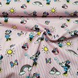 Tela Algodón Disney Minnie Gafas Rayas Rosas - Tela de algodón licencia Disney con dibujos del personaje Minnie sobre un fondo de rayas rosas y blancas con arcoiris, soles, lacitos de colores… La tela mide 140cm de ancho y su composición 100% algodón.