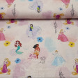 Cotton Disney Princesses Pink fabric - Disney cotton fabric with the princesses and heroines of several Disney movies such as Mulán, Vaiana, Cinderella, Little Mermaid ... on a background decorated with flowers and pink, lilac and blue tones.