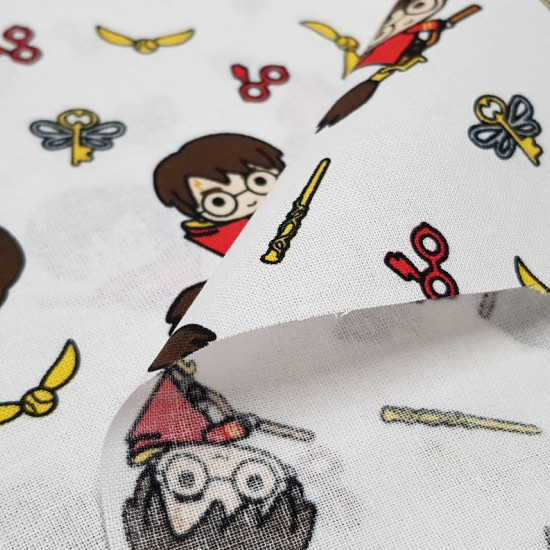 Cotton Harry Potter Kawaii Style fabric - Cotton fabric with Kawaii style drawings, where the cartoon of the character Harry Potter on his flying broom appears. There are also objects such as golden snitch, magic wands, glasses with lightning… all on a wh
