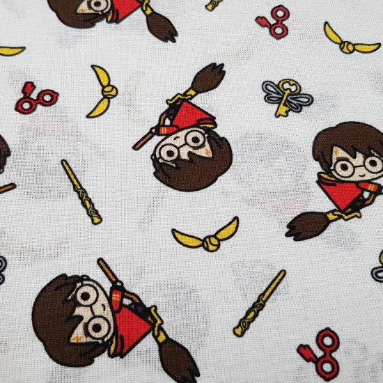 Cotton Harry Potter Kawaii Style fabric - Cotton fabric with Kawaii style drawings, where the cartoon of the character Harry Potter on his flying broom appears. There are also objects such as golden snitch, magic wands, glasses with lightning… all on a wh