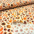 Tela popelín algodón fondo claro con estampado de piñas castañas y hojas naranjas