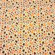 Tela popelín algodón fondo claro con estampado de piñas castañas y hojas naranjas