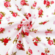 Tela Algodón Rosas Clásicas Fondo Blanco Tela de popelín 100% algodón con estampado de ramilletes de rosas rojas sobre fondo blanco.