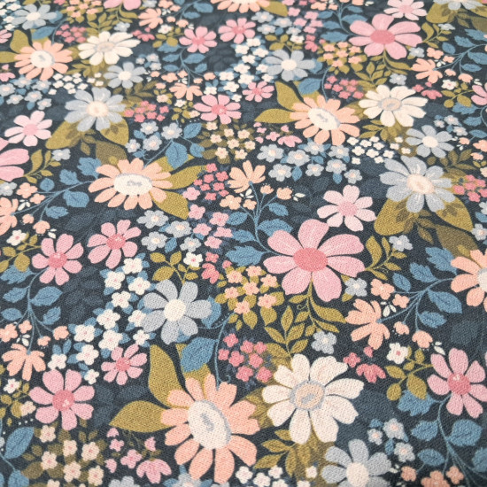 Algodón Flores Variadas Floret - Tela de popelín algodón orgánico con dibujos de flores de varios tamaños y colores, predominando los tonos azules y rosas. Tela más que indicada para las creaciones de patchwork.