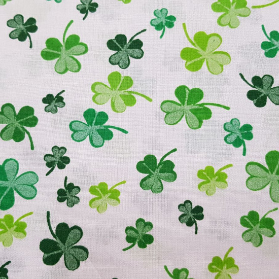 Cotton Green Clover fabric - Poplin cotton fabric with green four-leaf clover patterns on a white background. The fabric is 160cm wide and its composition is 100% cotton.