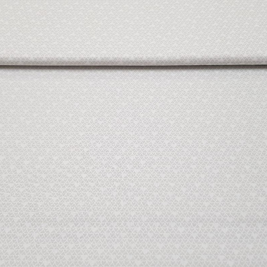 Tela Algodón Corazones Blancos y Grises - Tela de algodón con dibujos de corazones pequeños blancos y grises formando una trama. La tela mide 150cm de ancho y su composición 100% algodón.