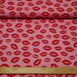 Algodón Labios Besitos - Tela de popelín algodón con dibujos de labios dando besitos en varios colores de fondo. La tela mide 150cm de ancho y su composición 100% algodón.