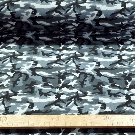 Tela Algodón Camuflaje Gris - Tela de algodón con dibujos de trama de camuflaje en tonos grises. La tela mide 150cm de ancho y su composición 100% algodón.
