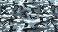 Tela Algodón Camuflaje Gris - Tela de algodón con dibujos de trama de camuflaje en tonos grises. La tela mide 150cm de ancho y su composición 100% algodón.