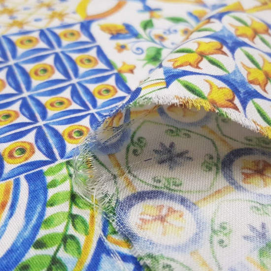 Cotton Floral Tiles fabric - Satin cotton fabric with tile patterns with floral motifs where yellow, green and blue colors predominate. The fabric is 140cm wide and its composition is 100% cotton.