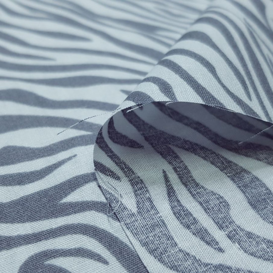 Cotton Animal Print Zebra fabric - Cotton fabric with animal print imitating the skin of the zebra in gray tones and black tones. The fabric is 140cm wide and its composition is 100% cotton.