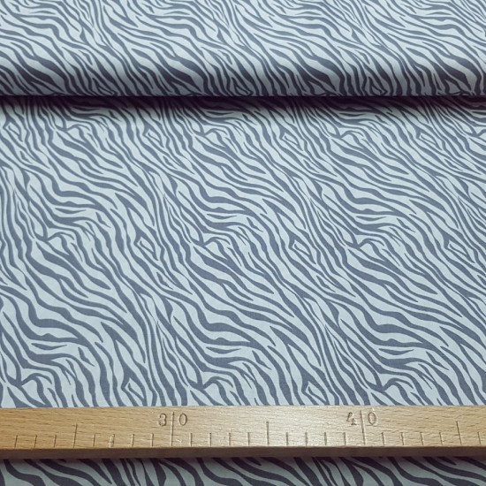 Cotton Animal Print Zebra fabric - Cotton fabric with animal print imitating the skin of the zebra in gray tones and black tones. The fabric is 140cm wide and its composition is 100% cotton.