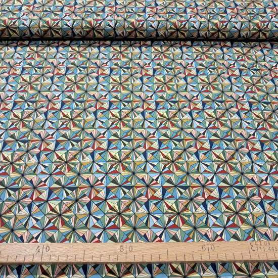 Cotton Mosaic Ornamental Geometric fabric - Cotton poplin fabric with geometric patterns forming an ornamental mosaic of multicolored triangles. The fabric is 150 cm wide and is made of 100% cotton.