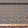 Tela Algodón Conchas Colores Splash Algodón Conchas Colores Splash - ¡Lleva la magia del océano a tus costuras! Esta tela de popelín 100% algodón presenta un vibrante estampado de caracolas, conchas y estrellas de mar en una paleta de colores degradados que pare
