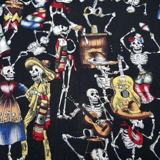 Tela Algodón Halloween Esqueletos Mexicanos - Tejido Patchwork 100% Algodón Dibujos de esqueletos mexicanos sobre fondo negro.