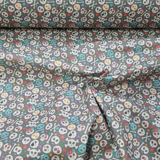 Cotton Mini Pirate Skulls Gray fabric - Cotton fabric digital printing with drawings of tiny pirate skulls with ornaments of flowers and bones on a gray background. The fabric is 140cm wide and its composition is 100% cotton.