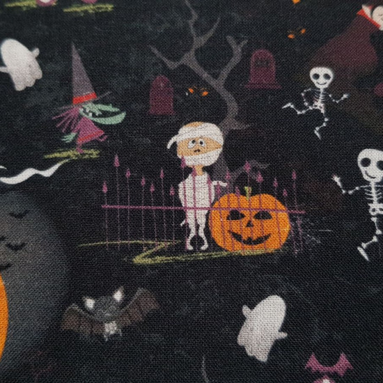 Cotton Halloween Cemetery fabric - Organic cotton poplin fabric with Halloween-themed drawings, where characters such as skeletons, mummies, witches... appear in a gloomy cemetery with a dark background. The fabric is 150cm wide and its composition is