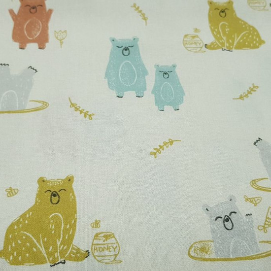 Tela Cotton Happy Bears - Children's cotton fabric with drawings of bears eating honey, fishing for fish ... The colors ocher, mint green, gray and red tile predominate, on a light colored background. The fabric is 150cm wide and its composit