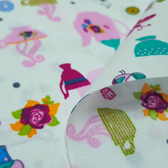 Cotton Teapots Fruits fabric - Patchwork fabric 100% Cotton with drawings of teapots and teacups, fruits, birds, sugar, cakes ... on a white background. The fabric is 150cm wide and its composition is 100% cotton.