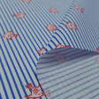 Tela Algodón Rayas Playa Azul - Tela de algodón con dibujos de temática playa sobre unas rayas finas de color azul. La tela mide 150cm de ancho y su composición 100% algodón.