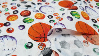 Tela Algodón Pelotas Deporte - Tela de algodón con dibujos de pelotas de varios tipo de deporte, pelotas de fútbol, baloncesto, voleibol, ténis, billar… sobre un fondo blanco. La tela mide 150cm de ancho y su composición 100% algodón.