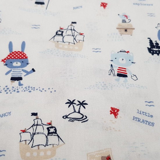 Cotton Animal Pirate fabric - Children's themed organic cotton fabric with pictures of animals dressed as pirates and sailors. The fabric is 150cm wide and its composition is 100% cotton.