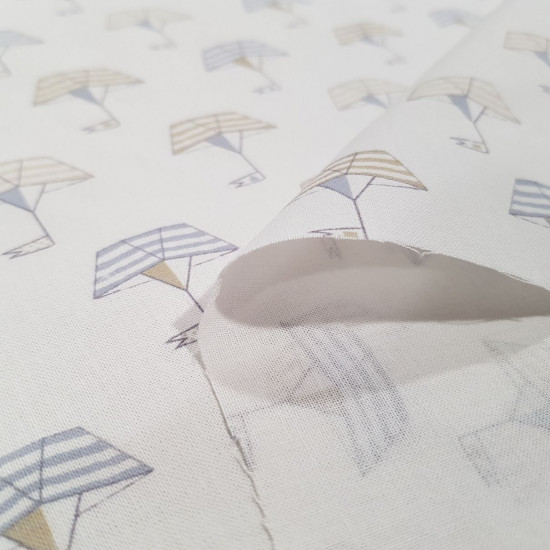 Cotton Paper Boats fabric - Poplin cotton fabric with drawings of paper boats on a white background. A marine-themed cotton fabric. The fabric is 150cm wide and its composition 100% cotton.