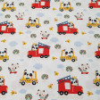 Algodón Pandas Bomberos - Tela de popelín algodón temática infantil con dibujos de osos panda y mapaches conduciendo camiones de bombero y taxis sobre un fondo blanco con nubes, pájaros y árboles. La tela mi