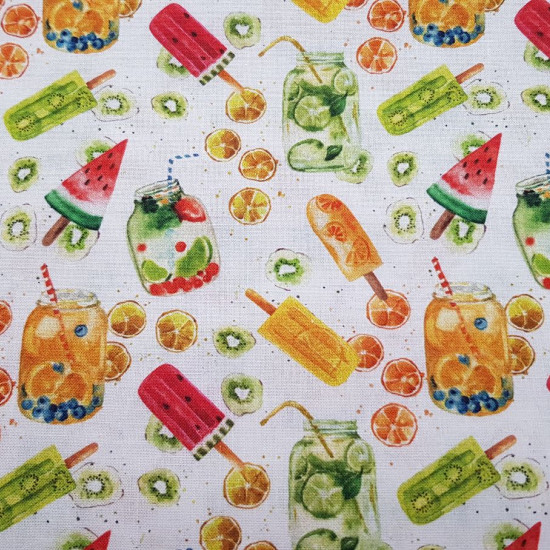 Tela Algodón Helados Frutas - Tela de algodón orgánico (GOTS) con dibujos de helados y sorbetes de frutas sobre un fondo blanco. La tela mide 150cm de ancho y su composición 100% algodón.