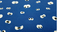 Tela Algodón Ojitos Mirones Azul - Tela de algodón con dibujos de ojitos mirones sobre un fondo de color azul. La tela mide 150cm de ancho y su composición 100% algodón.
