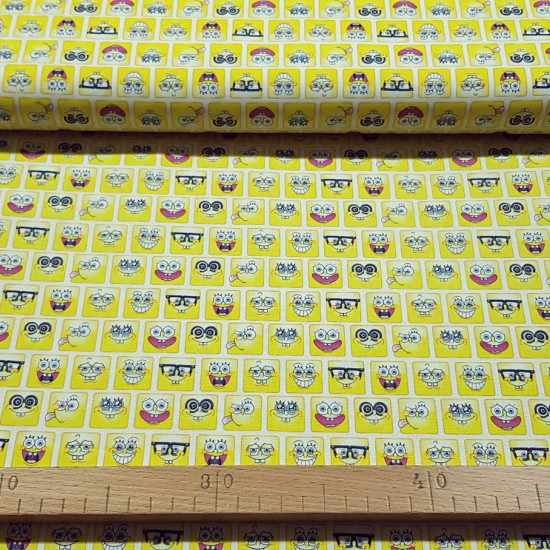 Tela Algodón Bob Esponja Emoticonos Cuadrados - Tela de algodón licencia con dibujos de emoticonos en formas cuadradas con las caras de Bob Esponja. La tela mide 150cm de ancho y su composición 100% algodón.