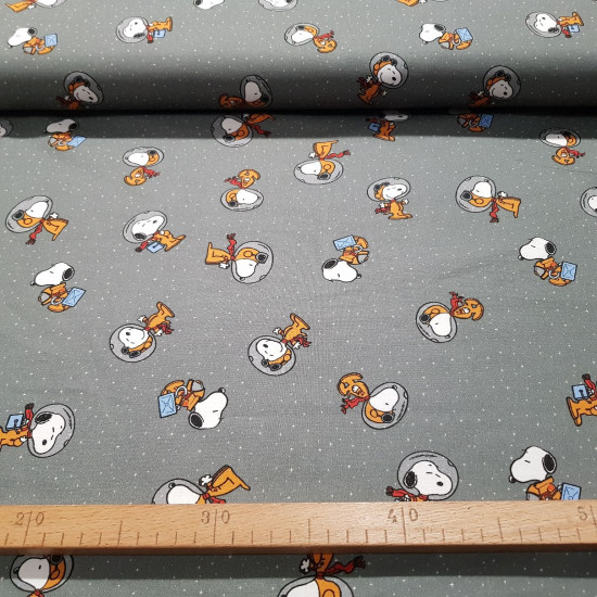Cotton Snoopy Astronaut fabric - Licensed cotton poplin fabric with drawings of the character Snoopy in an astronaut suit on a grey background with little stars. The fabric is 140cm wide and its composition is 100% cotton.