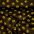Tela Algodón Batman Logo Circular Negro - Tela de algodón licencia ancho americano con dibujos del logotipo de Batman en círculos sobre un fondo negro. La tela mide 110cm de ancho y su composición 100% algodón.