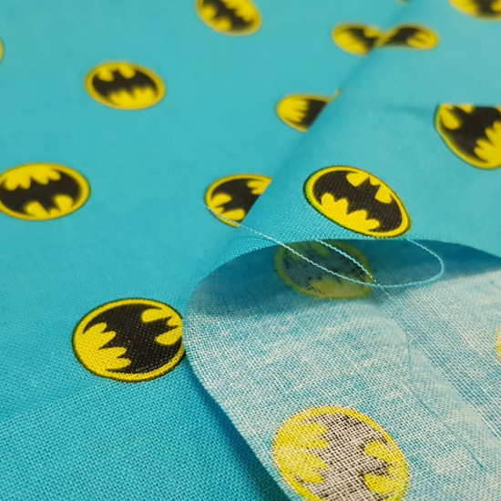 Cotton Batman Circular Turquoise Logo fabric - Licensed cotton fabric with drawings of the Batman logo in circular format on a turquoise background. The fabric is 110cm wide and its composition is 100% cotton.