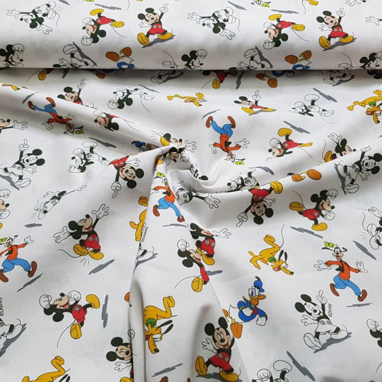 Cotton Disney Classic Characters C fabric - Disney licensed cotton fabric with drawings of classic characters like Mickey, Pluto, Donald and Goofy on a white background. The fabric measures between 140-150cm wide and its composition is 100% cotton.