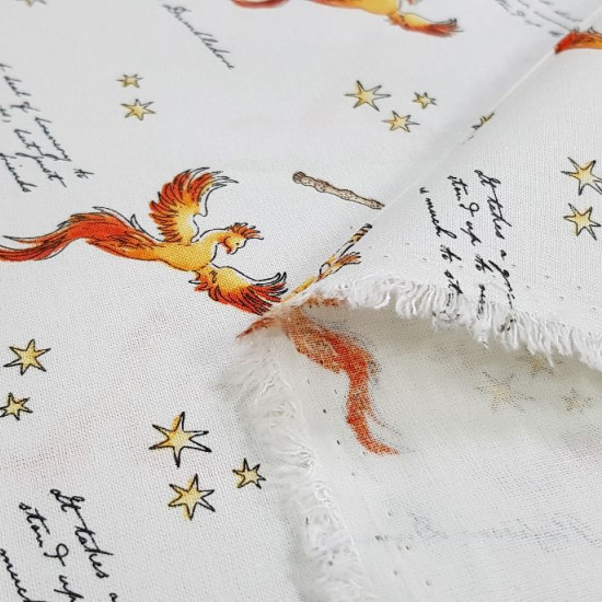 Cotton Harry Potter Phoenix fabric - Cotton fabric with Harry Potter-themed drawings where phoenixes, wands, texts, books and stars appear on a white background. The fabric is 110cm wide and its composition is 100% cotton.